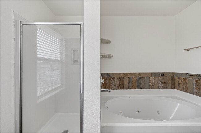 Building Photo - 20747 Settlers Lake Cir N