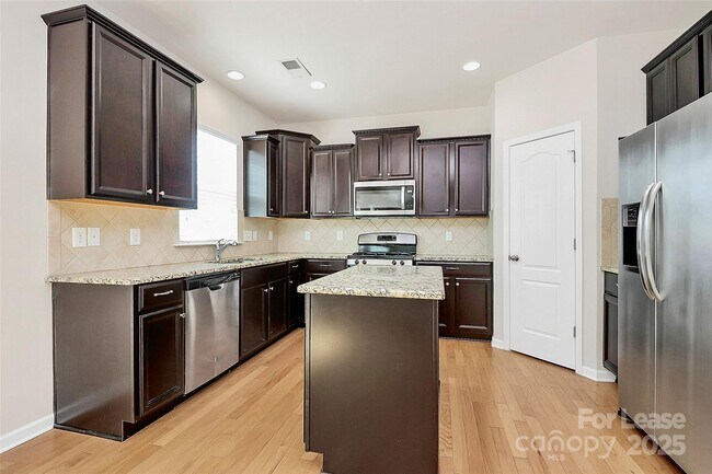 Building Photo - 14321 Green Birch Dr
