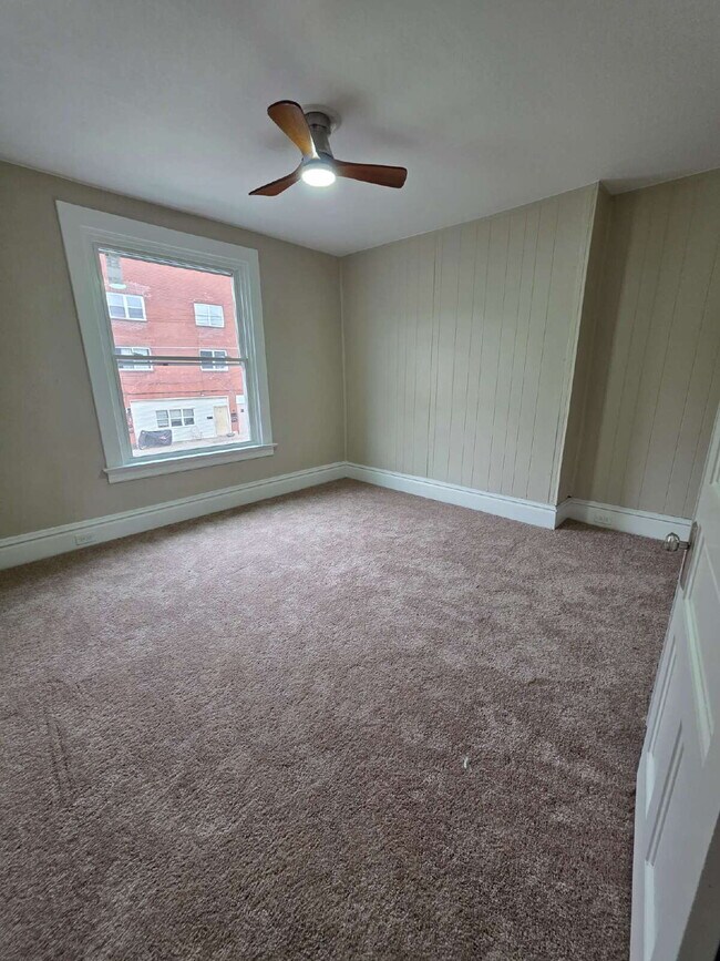 Building Photo - "Spacious 4-Bedroom Gem in Homestead – 2090 Sq Ft of Comfort!"
