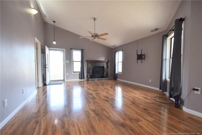 Building Photo - 733 Mosswood Ln