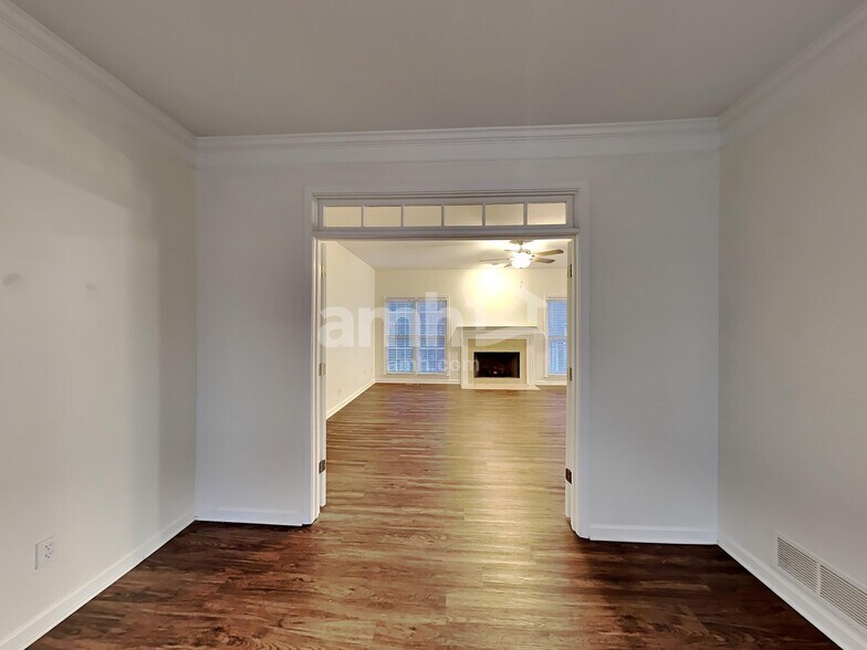 Building Photo - 3987 Fox Glen Dr