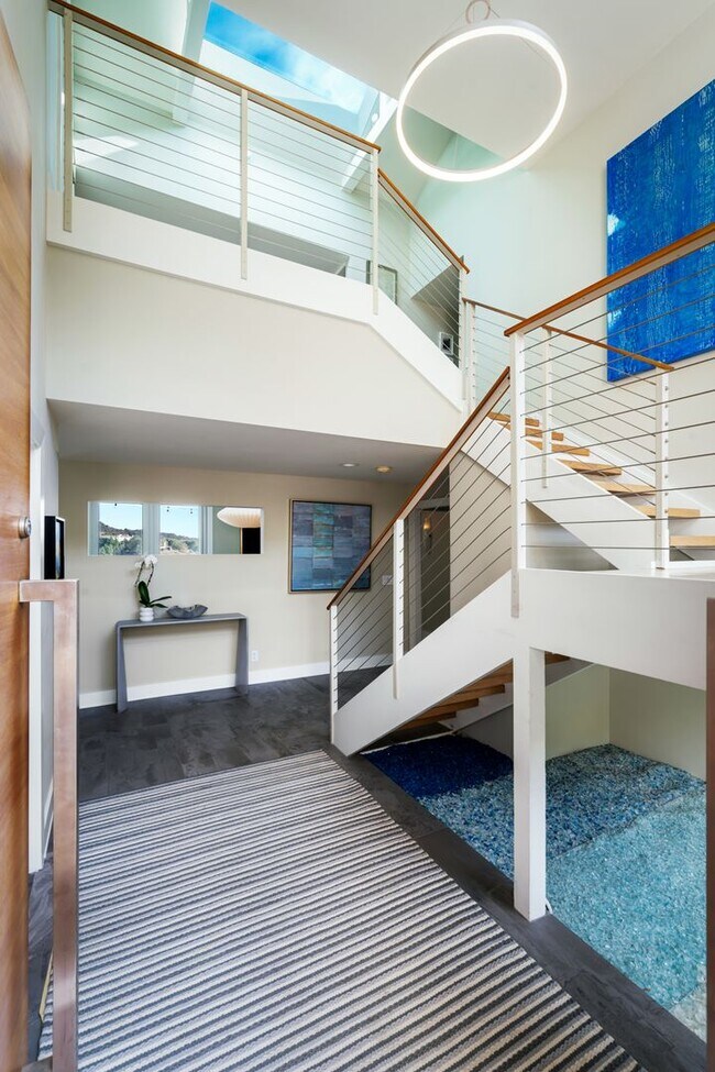 Building Photo - 2344 Banyan Dr