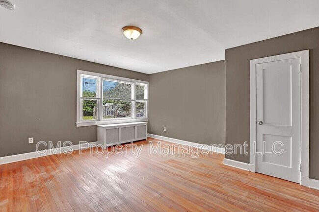 Building Photo - 44 Dover Ave