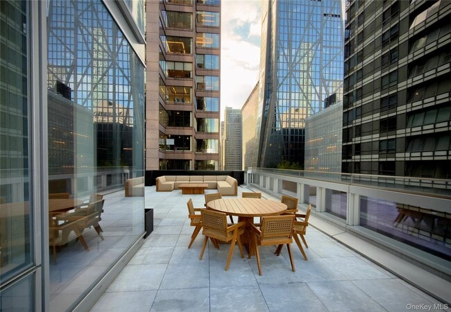 Building Photo - 18 W 53rd St