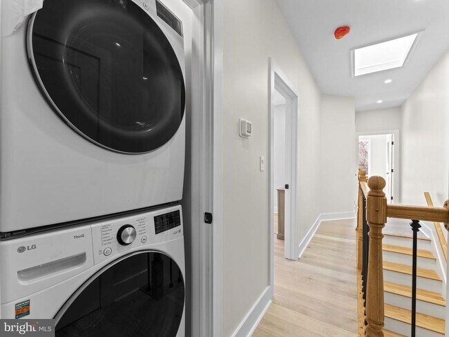 Building Photo - 532 Shepherd St NW