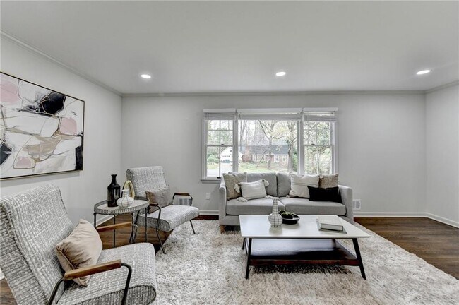 Building Photo - 1450 Cedarhurst Dr