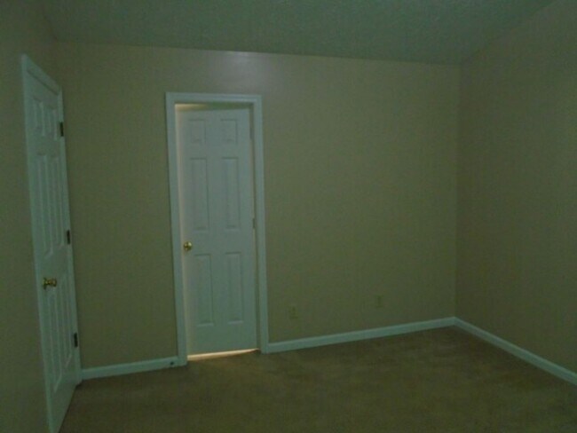 Building Photo - 2 bedroom condo for rent close to base!