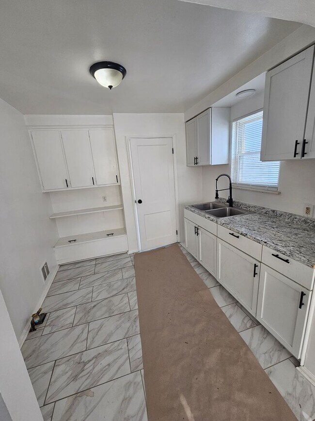 Building Photo - Come see your new home!