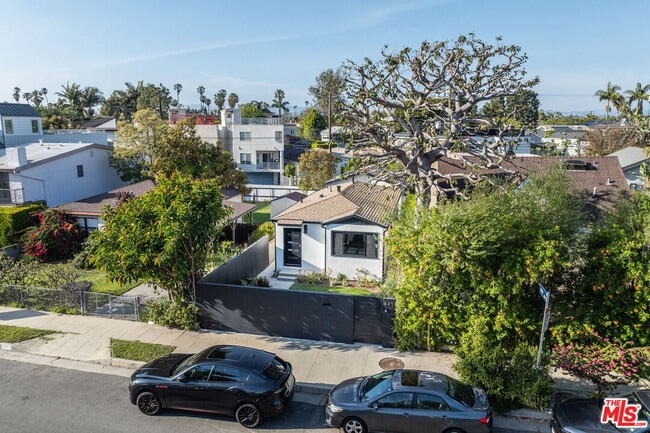 Building Photo - 841 Oxford Ave