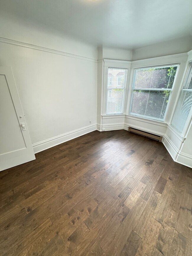 Building Photo - 1020-1024 Leavenworth Street