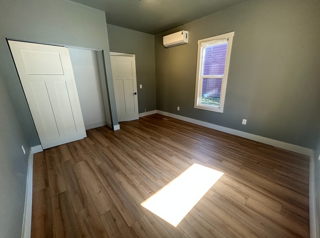 Building Photo - Stunning Remodeled 4 BR in North Missoula