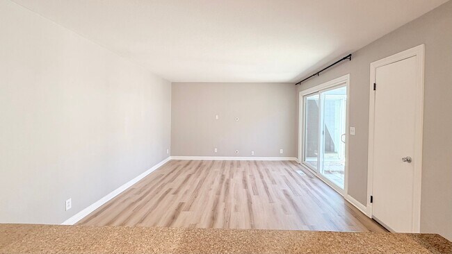 Building Photo - 750 N Paradise Valley Ct