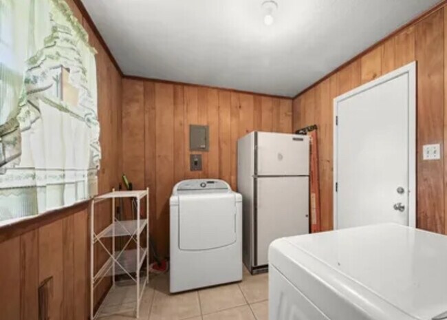 Primary Photo - 1220 Silverwood Dr