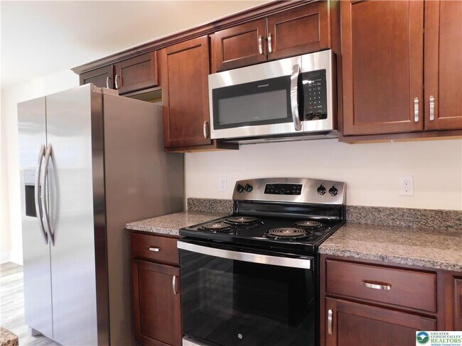 Building Photo - 1549 Burkhardt St