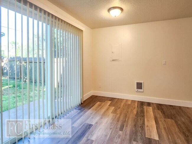 Building Photo - 3022 SE 38th Ct
