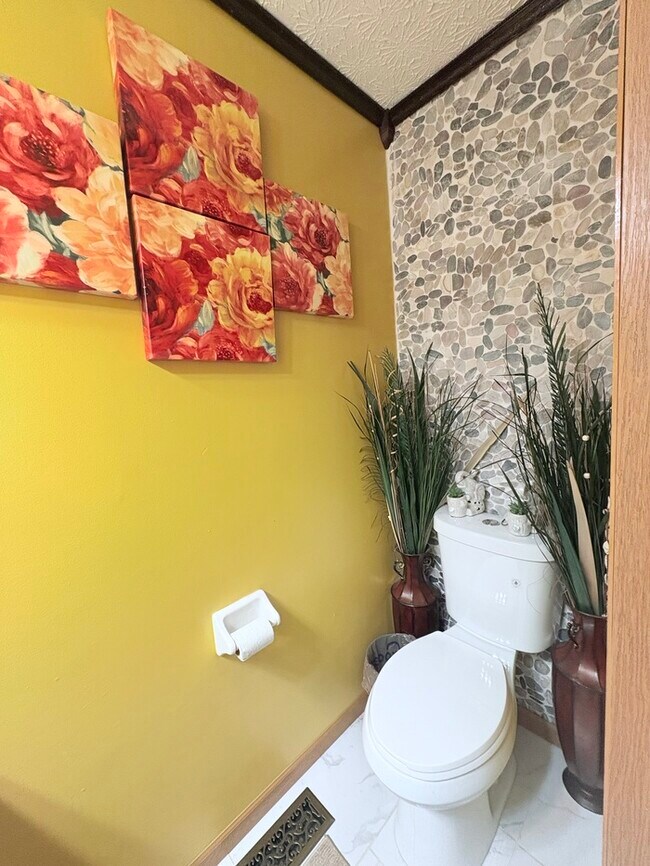 Building Photo - Furnished 4BR 2 BA Home w/ Covered Patio in Groveport!