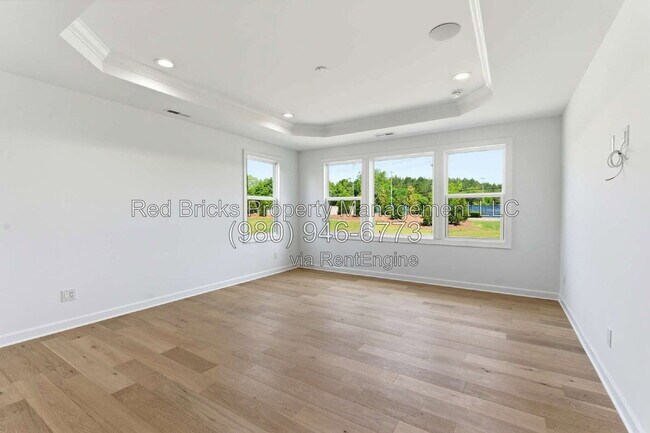 Building Photo - 4016 Dahlia Dr