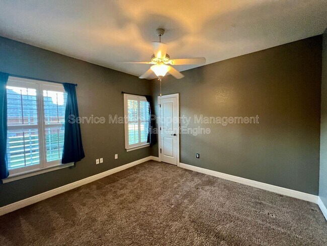 Building Photo - 2926 Greystone Dr