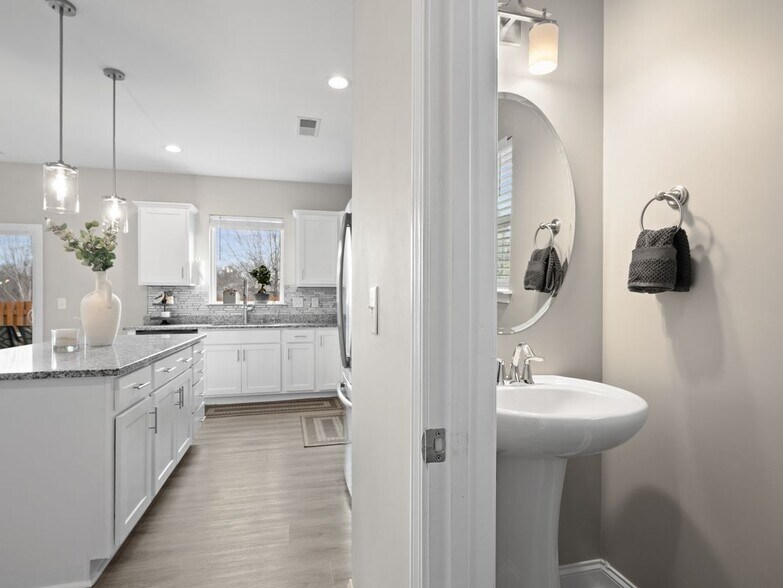 Building Photo - 6179 Kilchurn Dr
