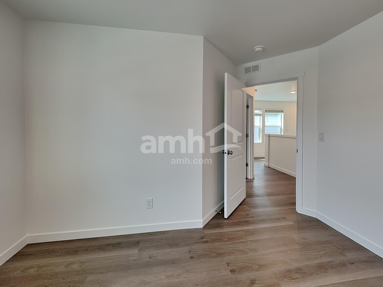 Building Photo - 5334 Turnstone St SE