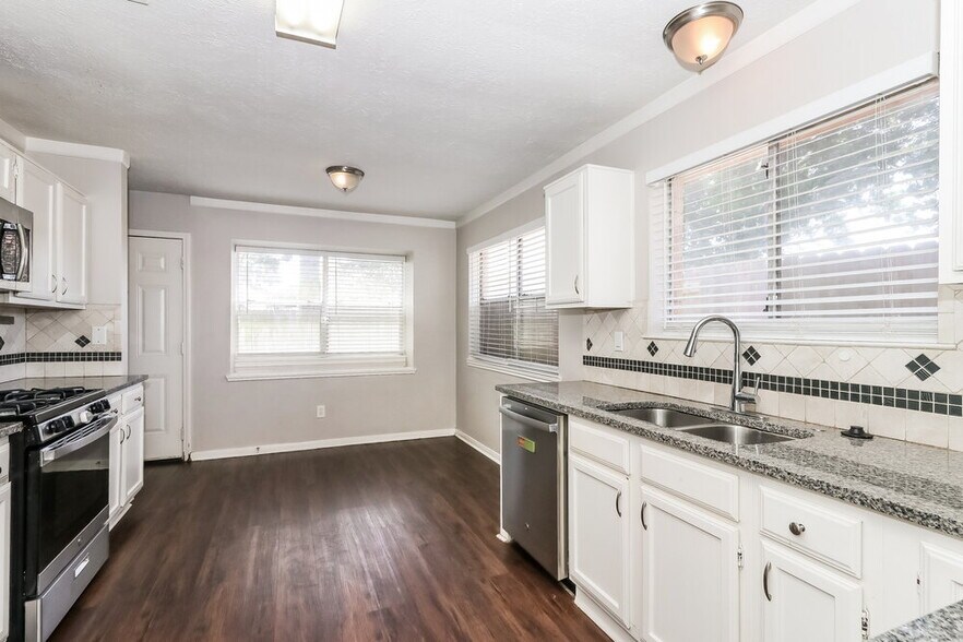 Building Photo - 19411 Winding Branch Dr