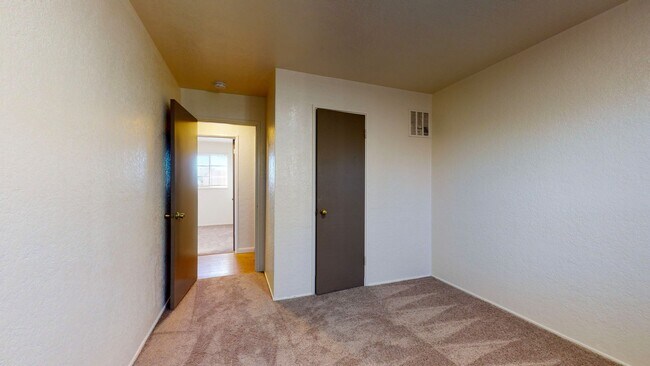 Building Photo - UPTOWN 3 Bedroom +Office  2 Bath with Garage