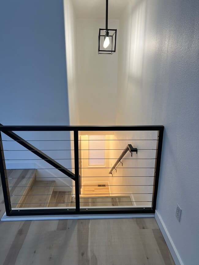 Building Photo - 3 bedroom with an Office!!!!