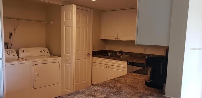 Building Photo - 9927 Turf Ct