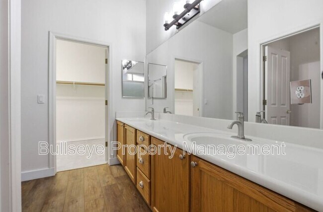 Building Photo - 6519 S 5th Way