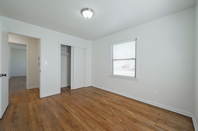 Building Photo - 5954 NW 35th St