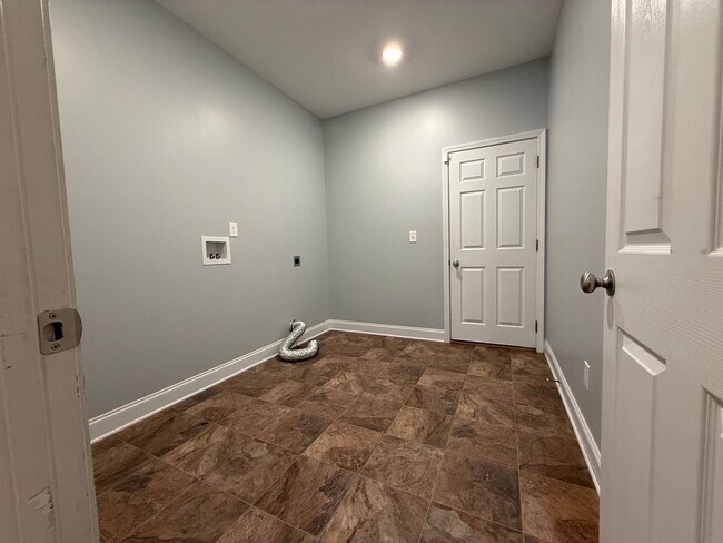 Building Photo - 145 Hardinberry St