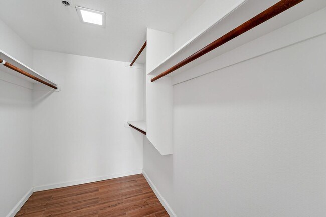 Building Photo - Welcome to this fabulous 2-bedroom, 2-bathroom condo in the heart of South Scottsdale!