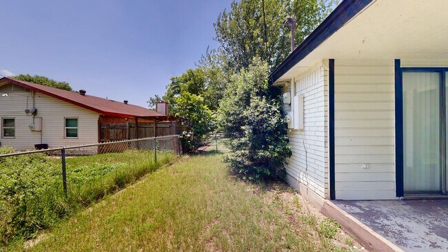 Building Photo - 2603 Lu Cir