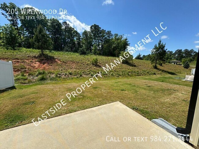 Building Photo - 205 Wrenwood Dr