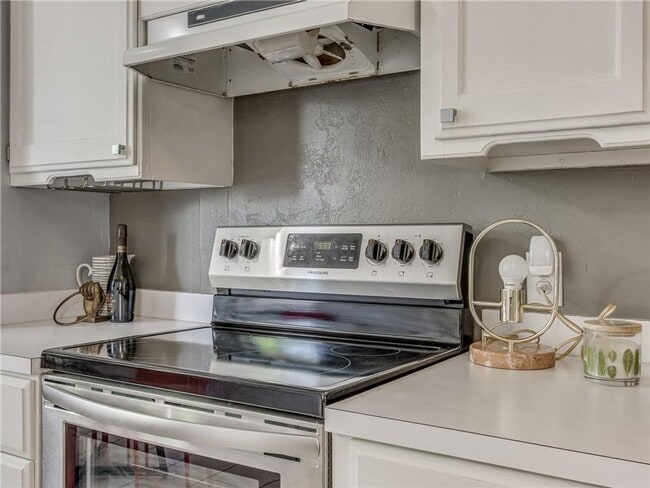 Building Photo - 3 Bed 1.5 Bath 2 Car Garage -Casady Hills ...