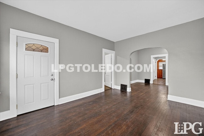 Building Photo - 128 Carbon St