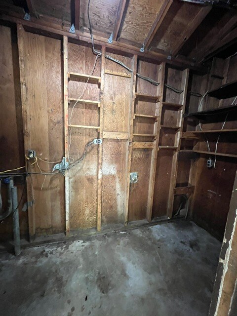 Building Photo - 2468 Vivian Dr
