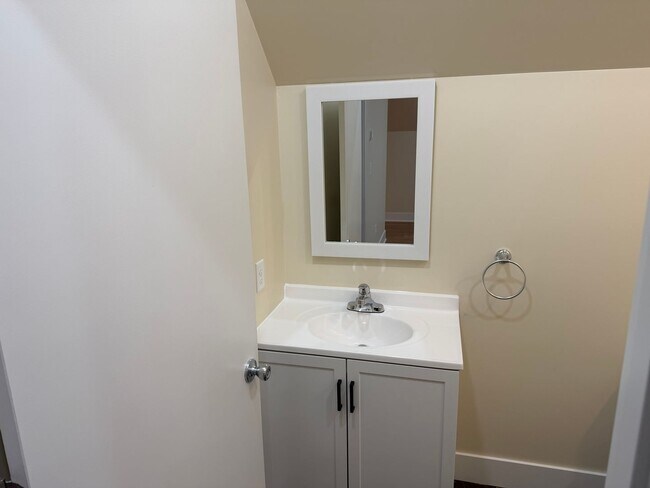 Building Photo - 815 E Locust St