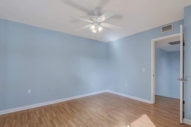 Building Photo - 803 8th Terrace