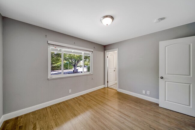 Building Photo - 5741 Seifert Ave
