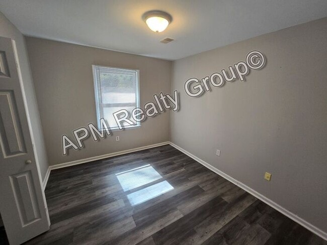 Building Photo - Three bedroom house in Eastover