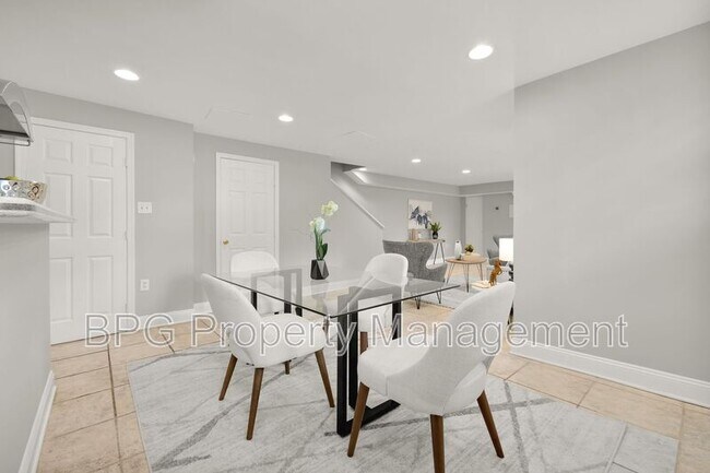 Building Photo - 1819 1st St NW