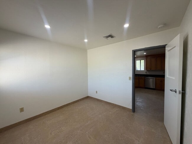 Building Photo - 1741 N 6th Ave