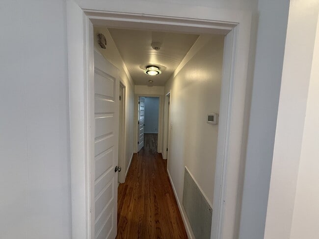 Building Photo - Updated 3 bed 2 bath. Garage and screened porch