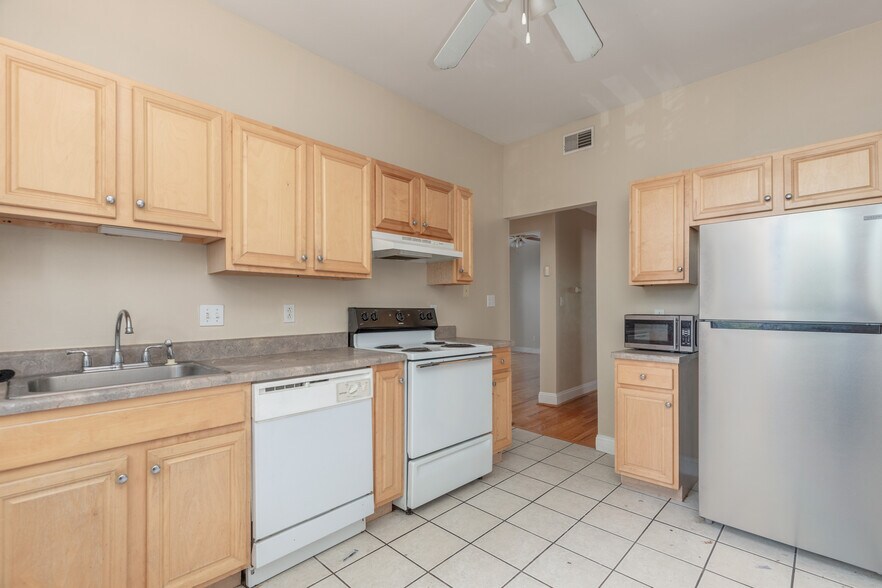 Building Photo - 6010 Washington Blvd