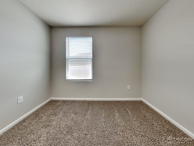 Building Photo - 2110 Pebble Point Dr