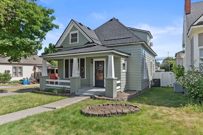 Building Photo - Gonzaga 4 bedroom Craftsman .5mile from Go...