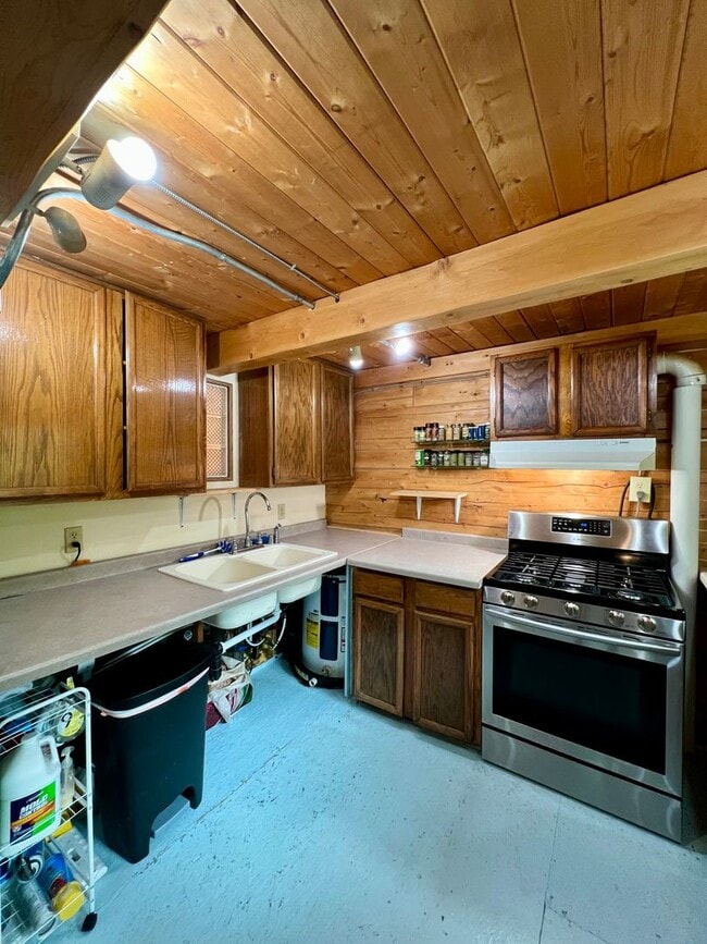 Building Photo - 1 Bedroom Cabin with Water Holding Tank / ...
