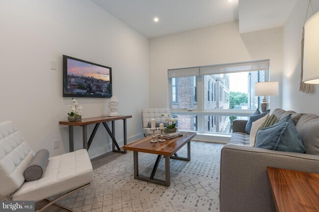 Building Photo - 1421-23-1423 E Columbia Ave