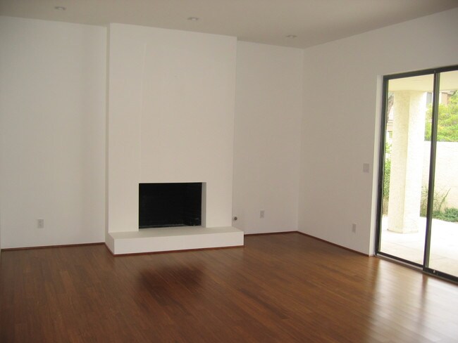 Building Photo - 4823 N 35th Pl